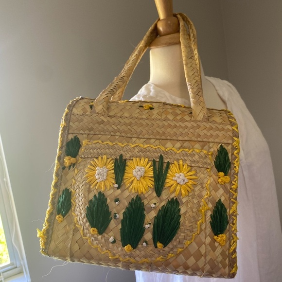 Straw Purse - Picture 3 of 11